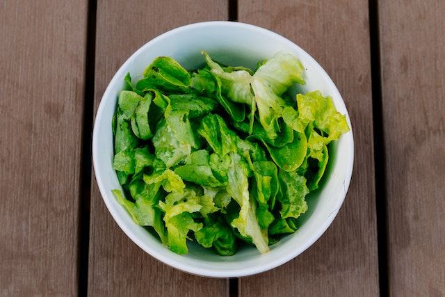 Can Goldfish Eat Lettuce?